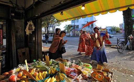 【街角スナップ】　ちんどん屋