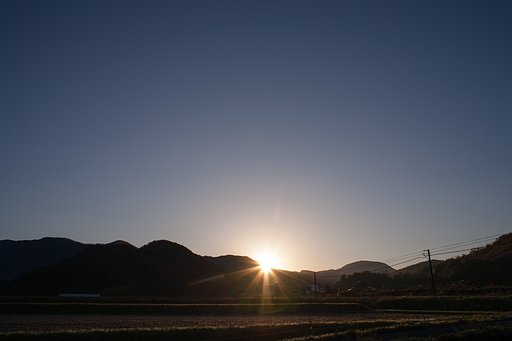 良く晴れた朝日の出。