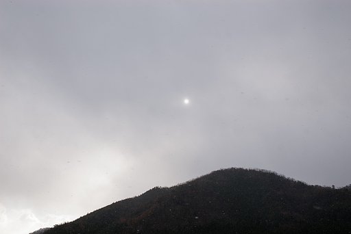 ボタン雪が降っています。