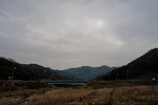 暗い曇り空の朝！