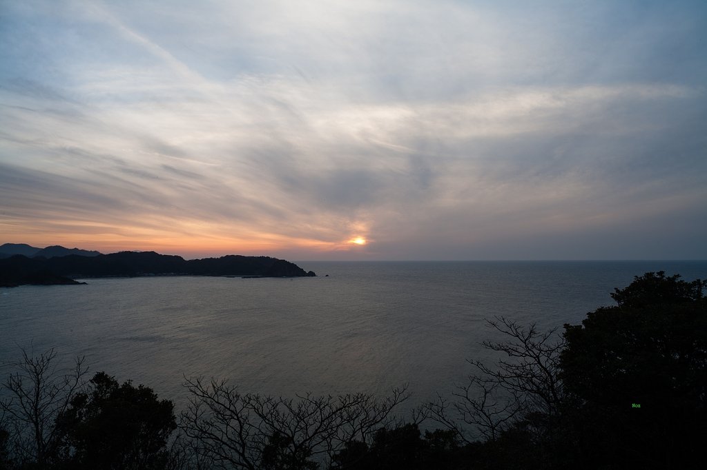 雲の多い日没!