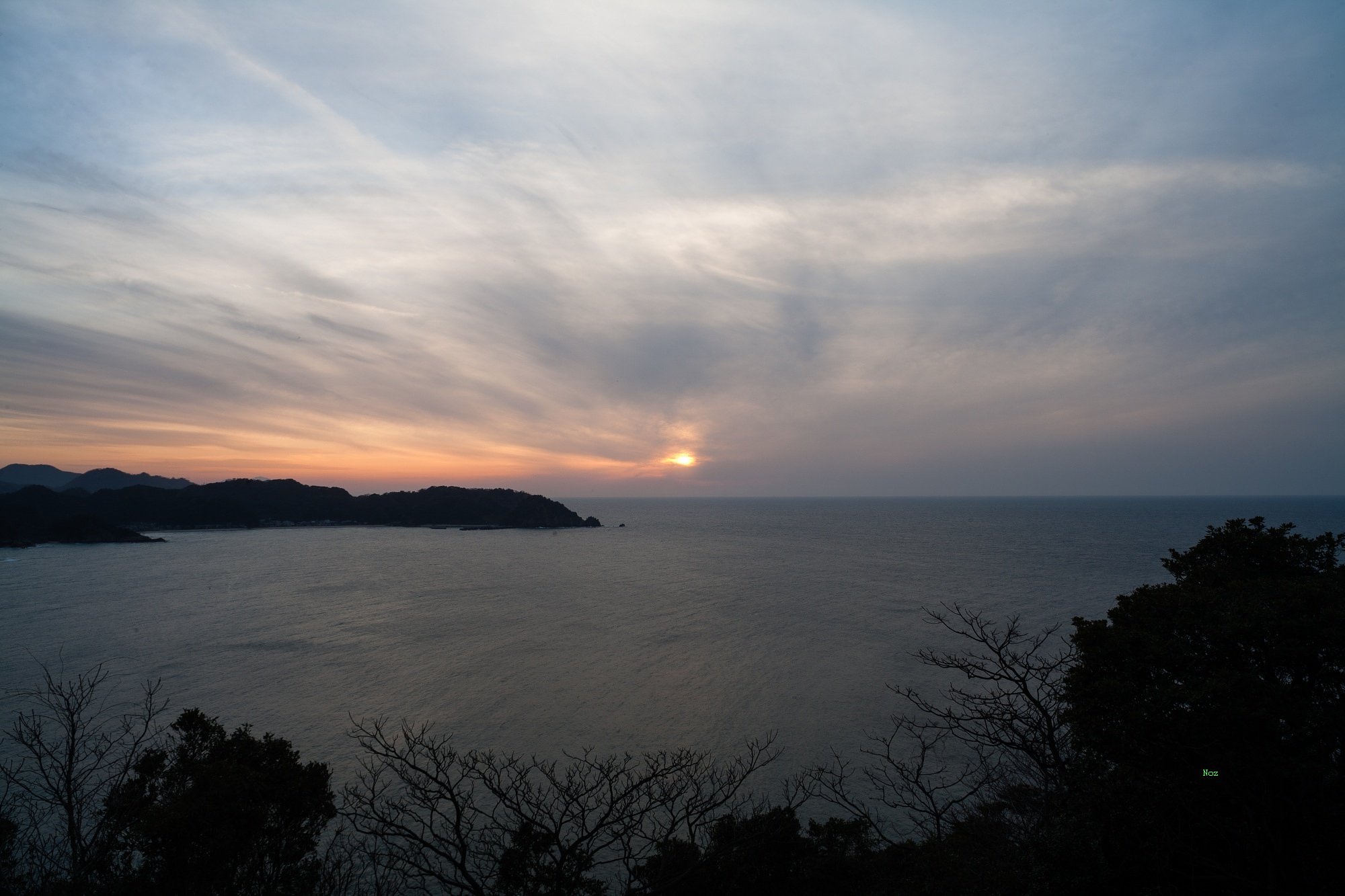 雲の多い日没!