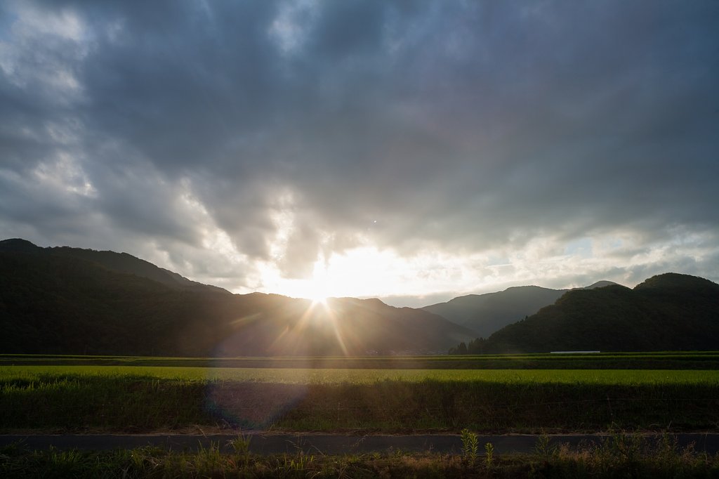 雲の多い朝。