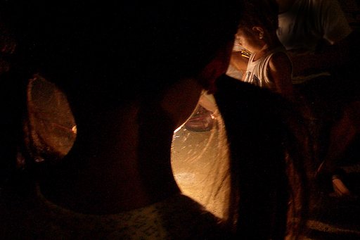 【夏】花火をすると子供達の目が輝きました。
