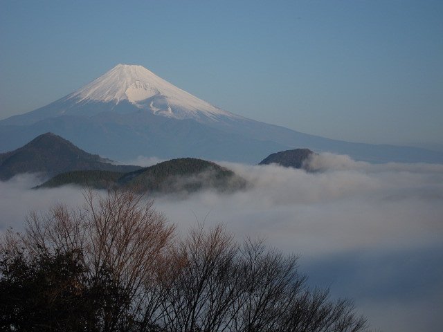 雲海の向こうに