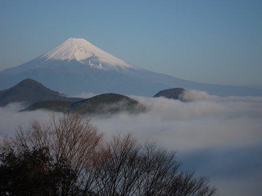 雲海の向こうに
