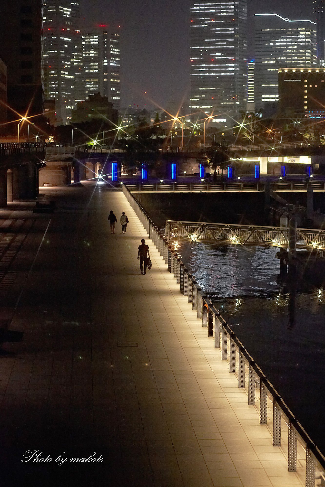 夜の煌きの中に・・・