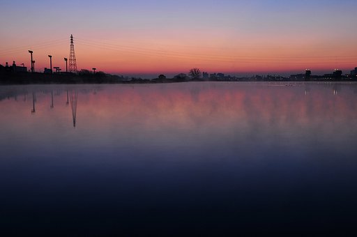 川霧の夜明け