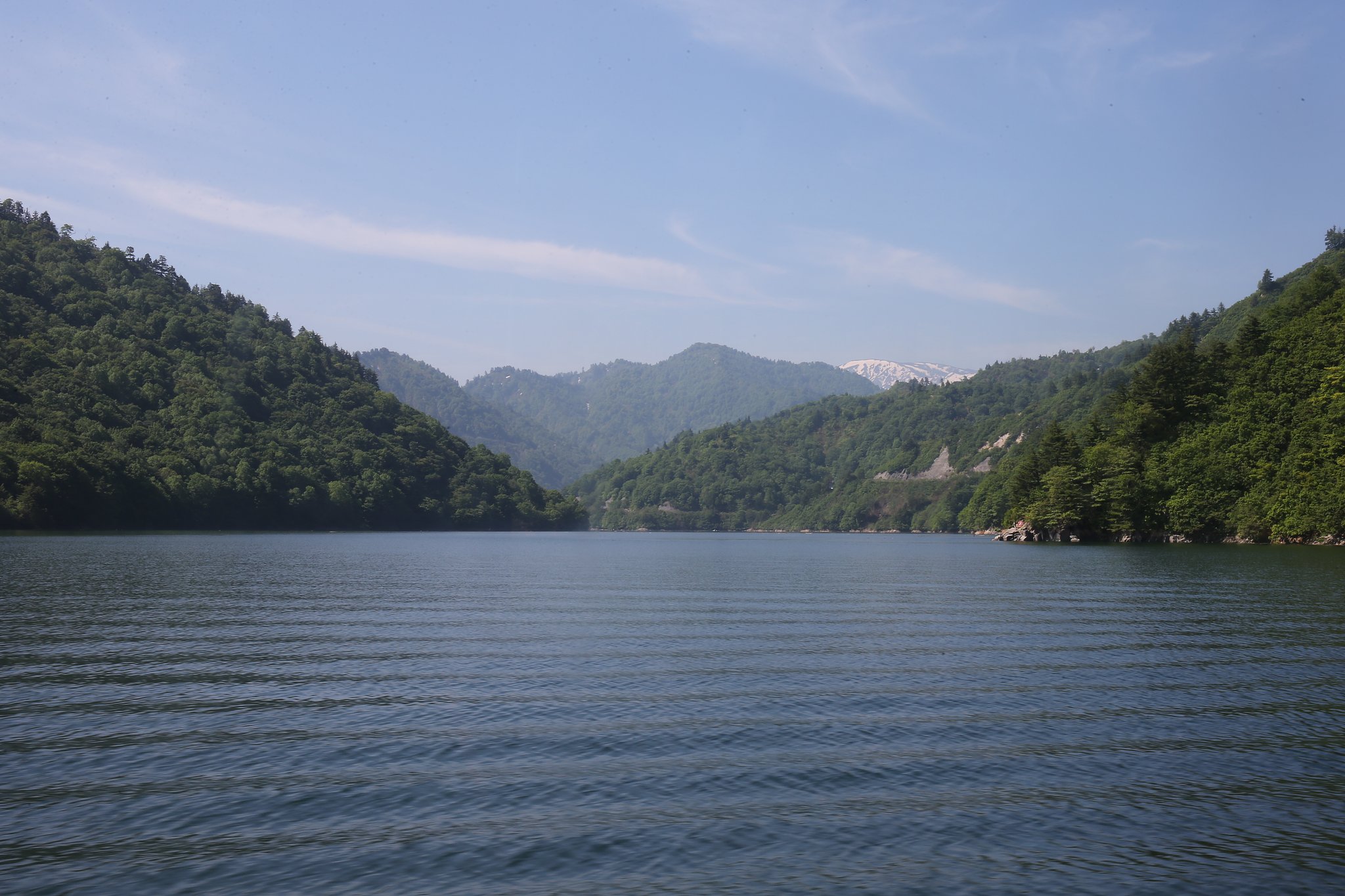 【影】 湖面の陰影