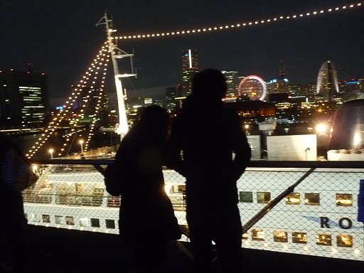 　【影】　横浜港の二人