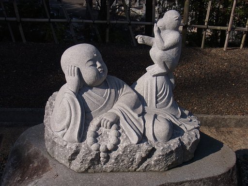 【影】石像に光と影  