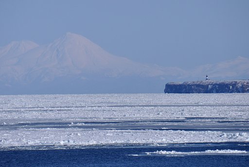 流氷と知床連山