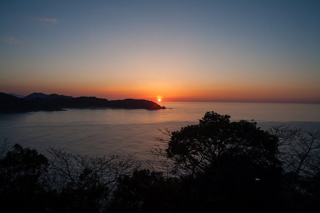 水平線に太陽が・・。