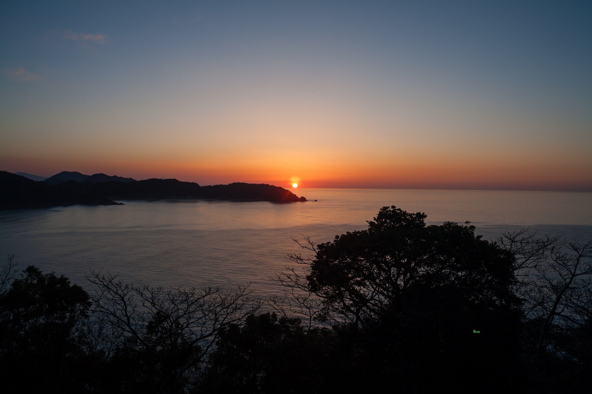 水平線に太陽が・・。