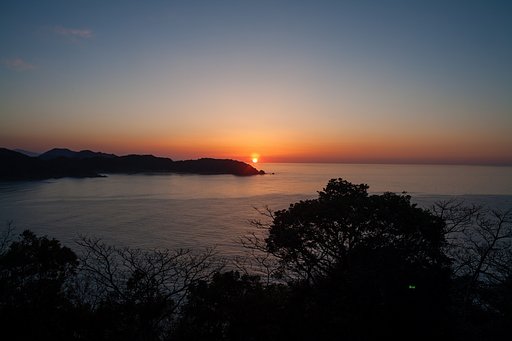 水平線に太陽が・・。