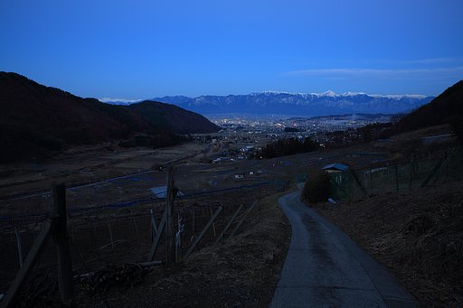 街灯り消えゆく頃