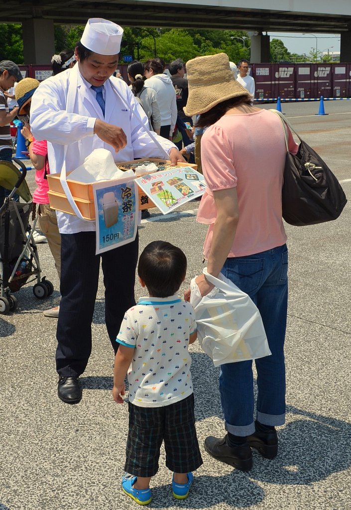 弁当の立ち売り風景