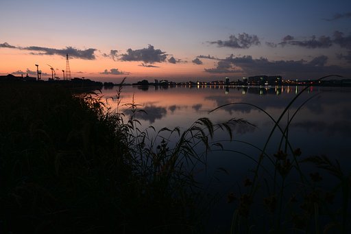 秋の夜明け