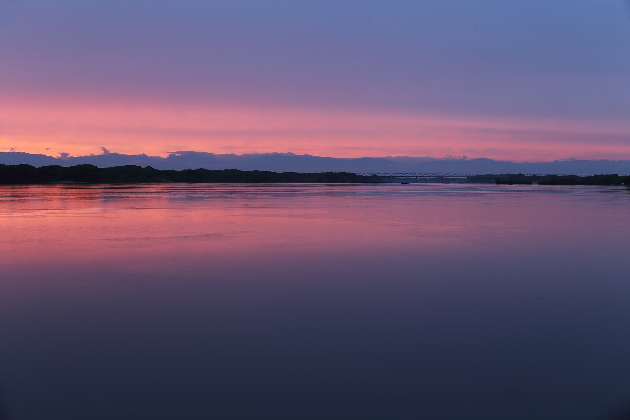 木曽川夕映えに染まる