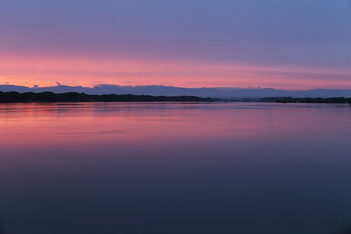 木曽川夕映えに染まる