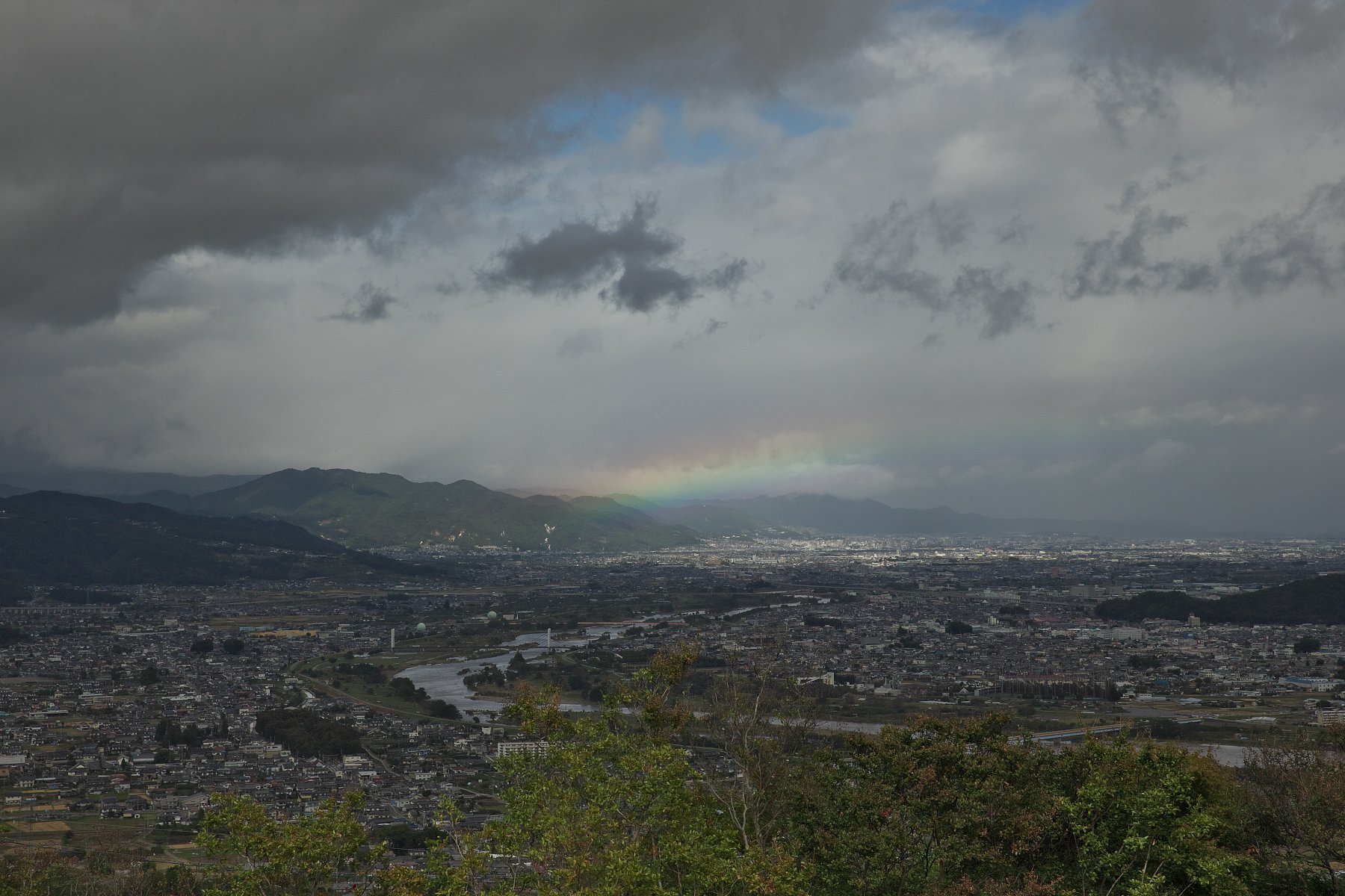川中島に虹を見る
