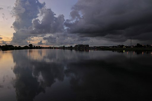 黒雲の夜明け
