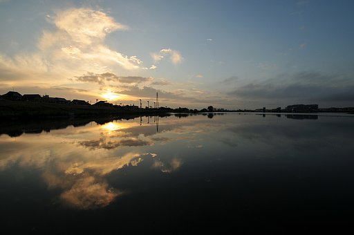 日の出〜雲輝く