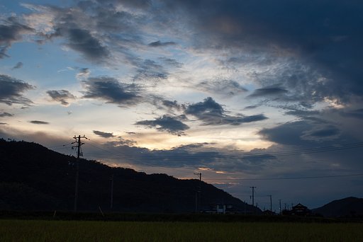 不安定な夕空・・。