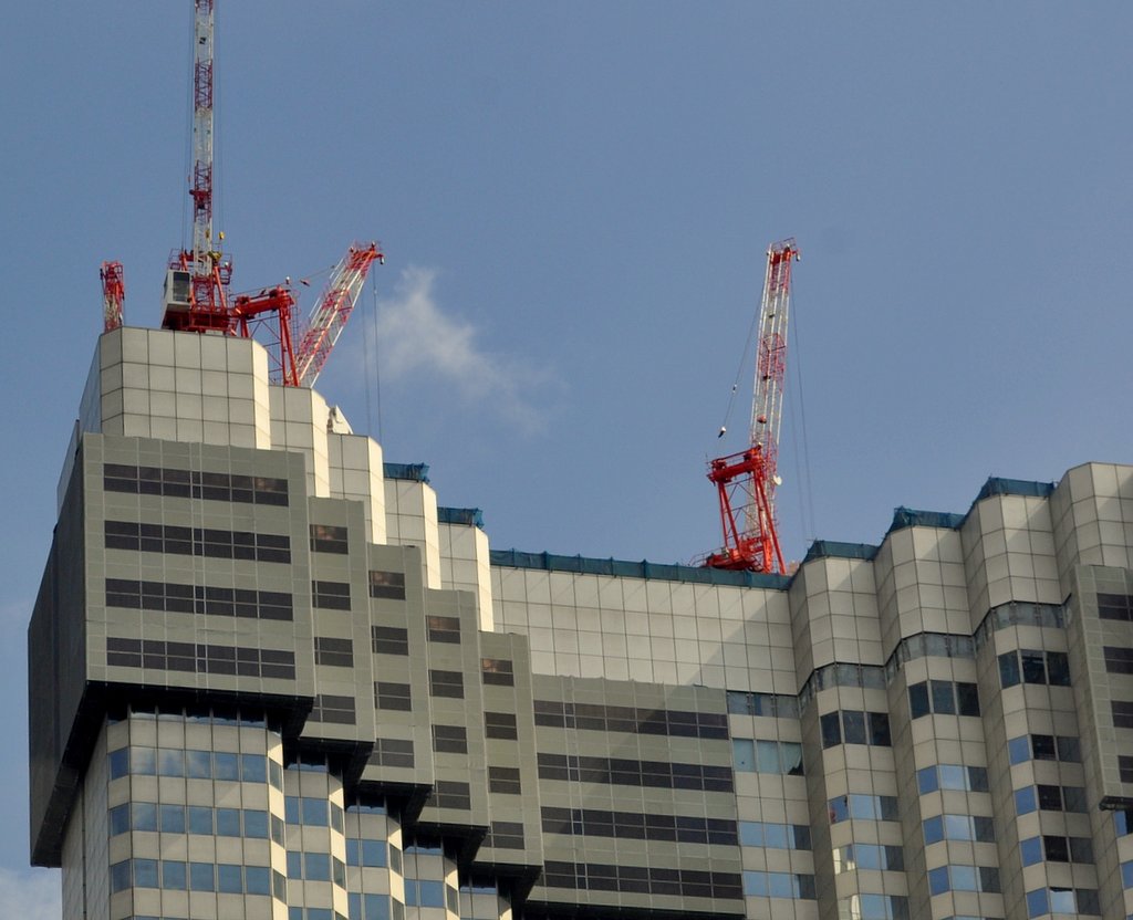 超高層建築の解体風景