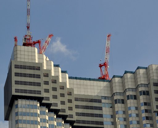 超高層建築の解体風景