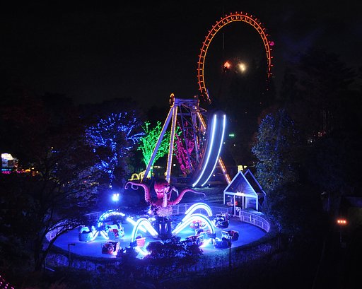 夜の遊園地