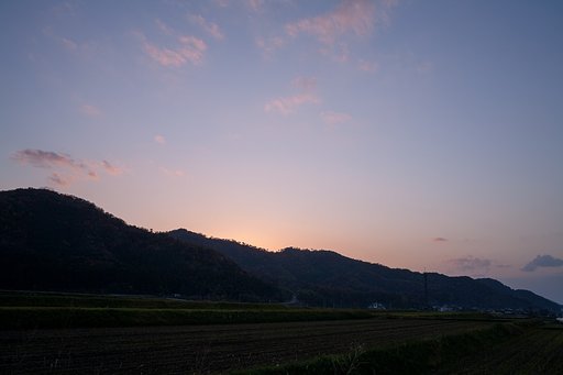 雲の殆ど無いゆうやけ・。