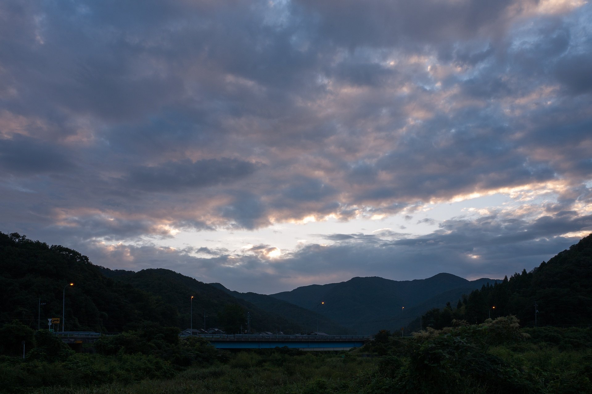 今朝の朝日の出前・・。