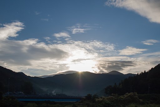 真っ白な朝日の出!