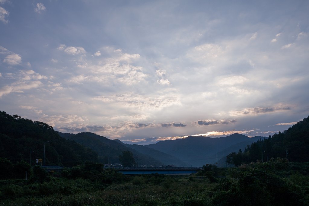 朝日の出前。