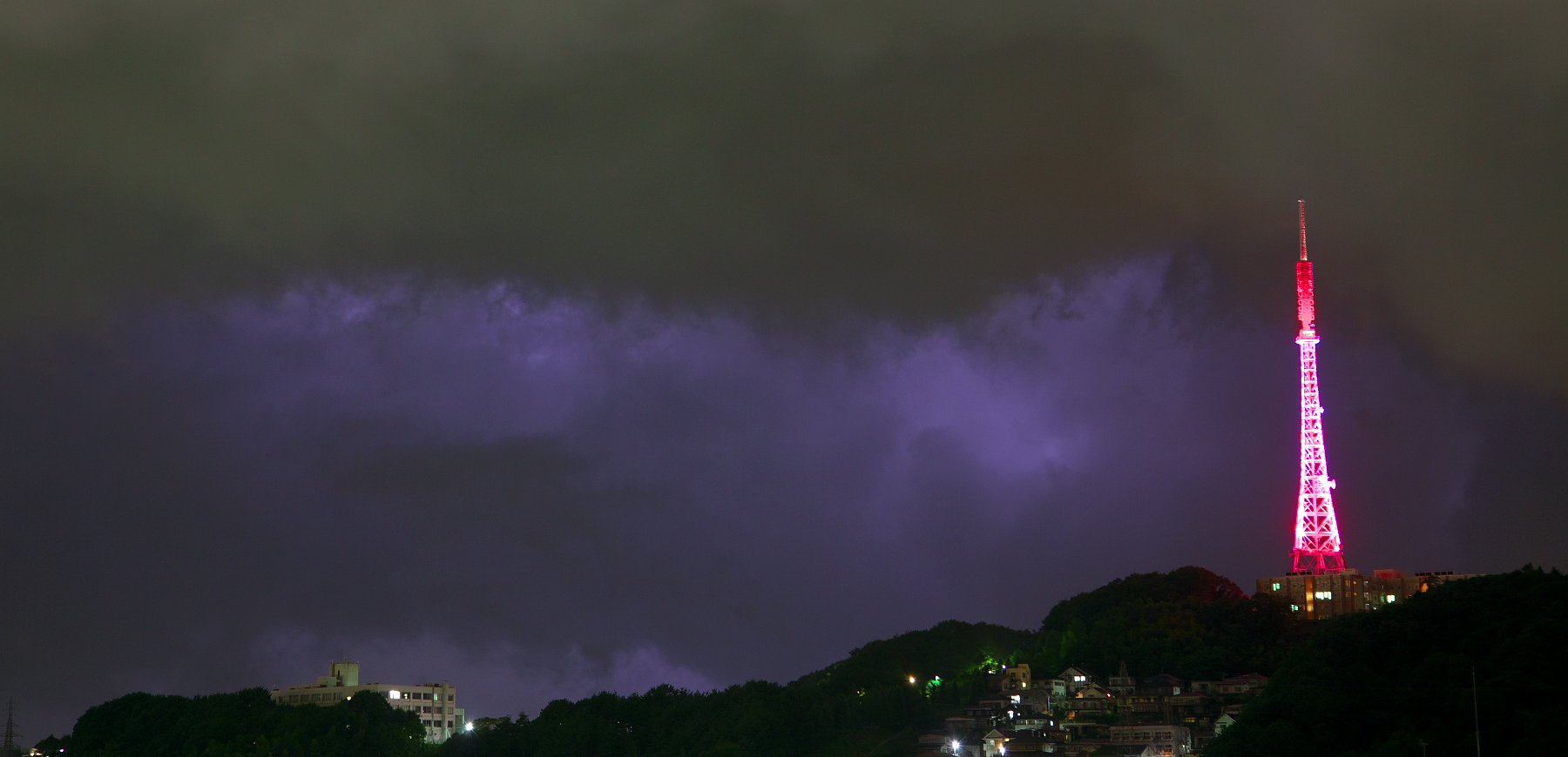 雲厚し