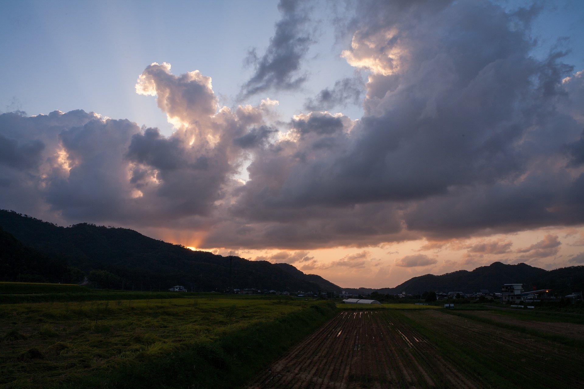 少しだけ夕焼けが・・。