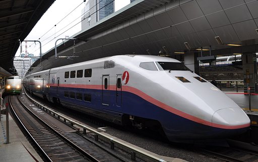 ２８日限りＥ１系２階建新幹線車両
