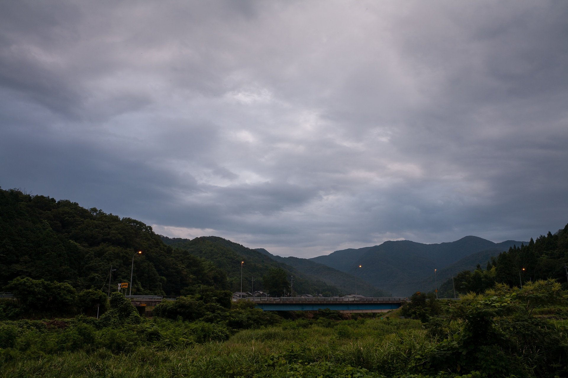 雨のやみ間の朝・・。