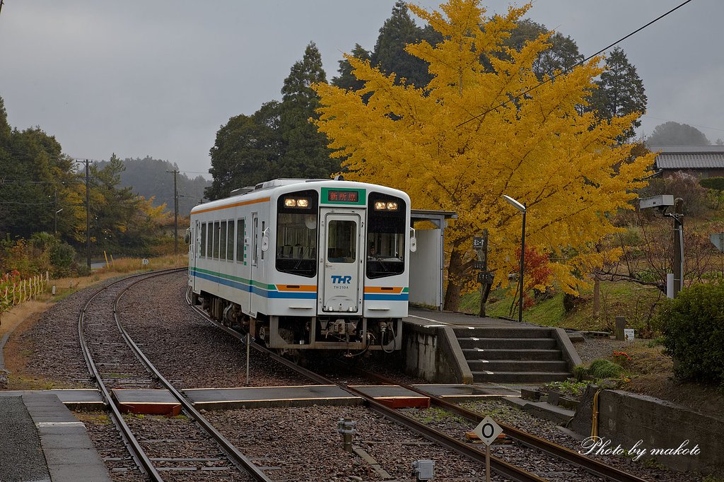 秋雨の駅