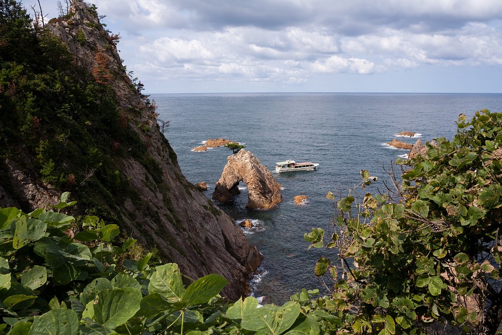 千貫松島と遊覧船。