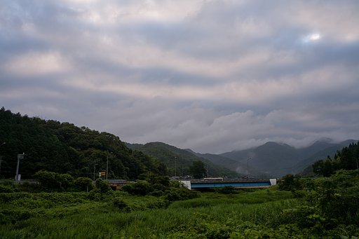 朝日の出前は雨上がり。