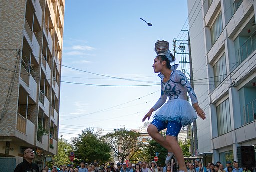 【風を感じて】　空飛ぶスプーン
