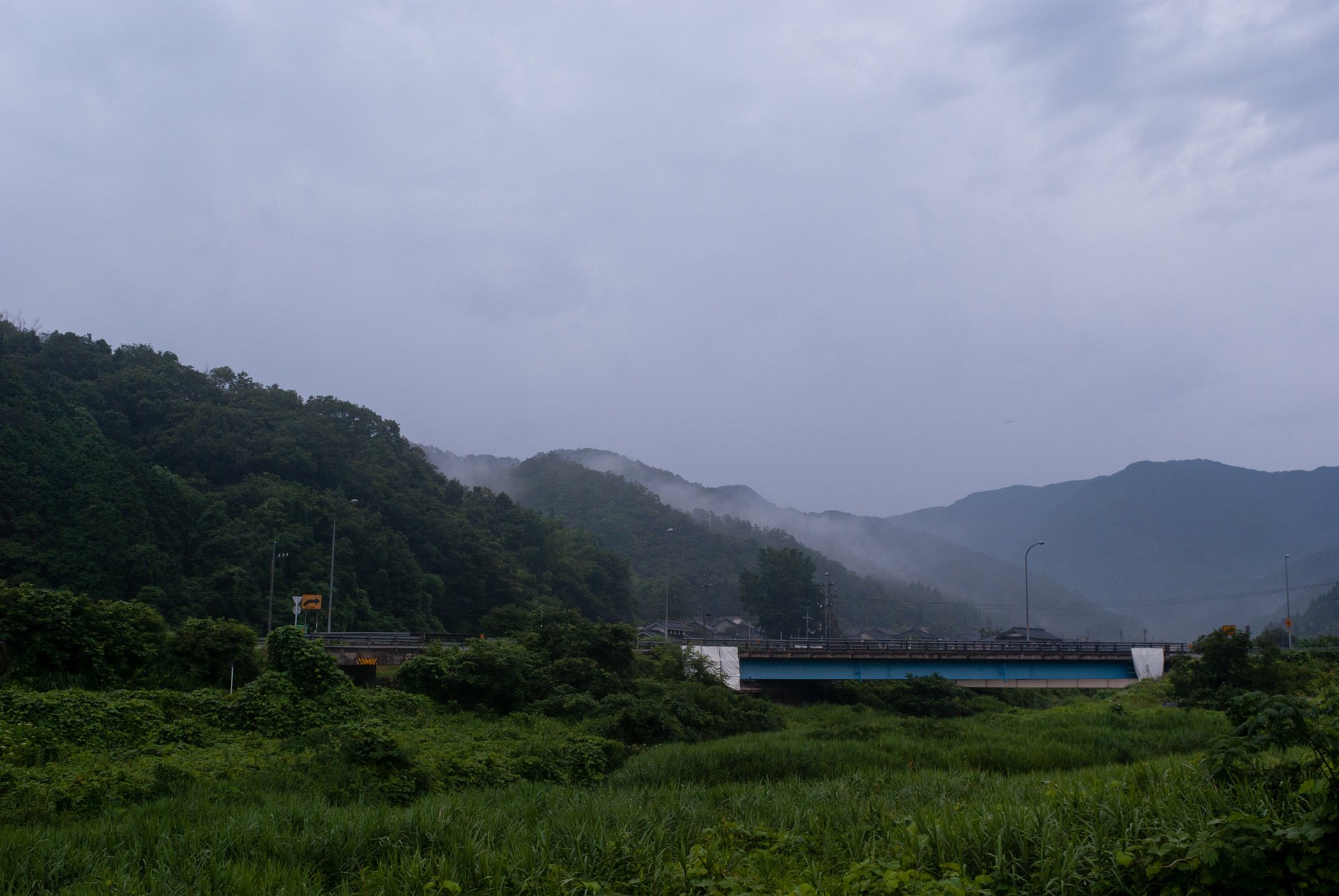 雨上がりの朝。