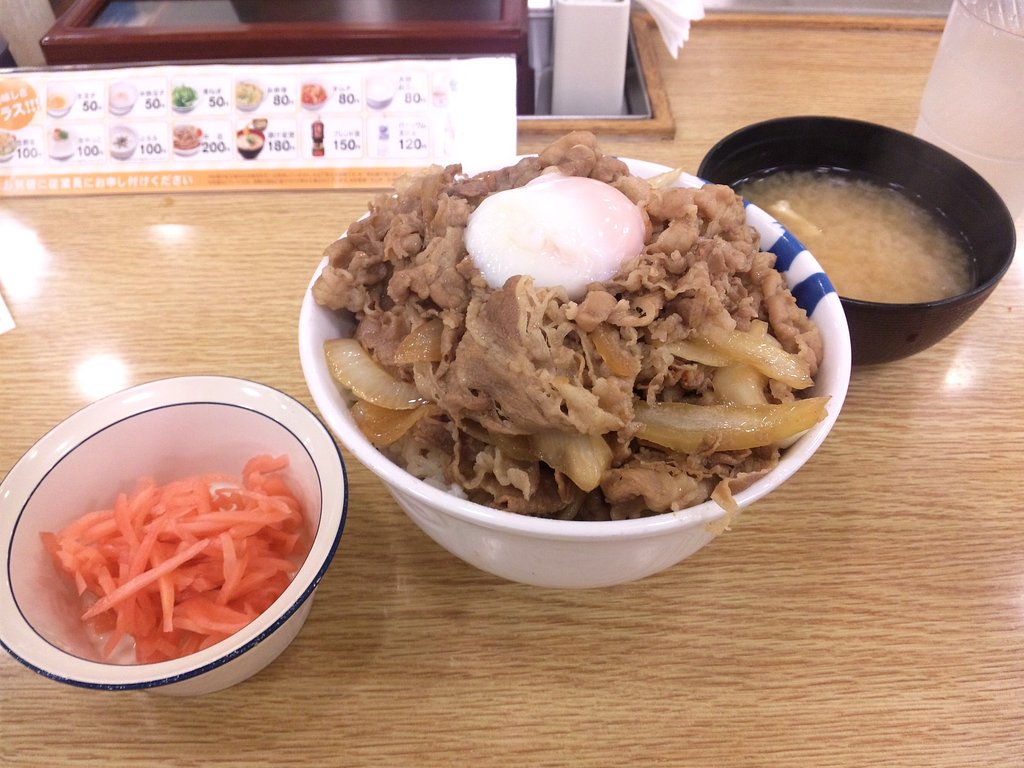 松屋の特盛に牛皿におんたま