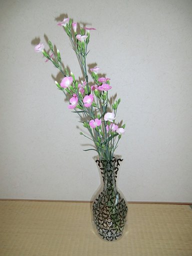 ナデシコと不思議な花瓶