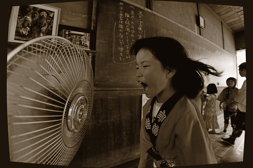 【風を感じて】　旋　風