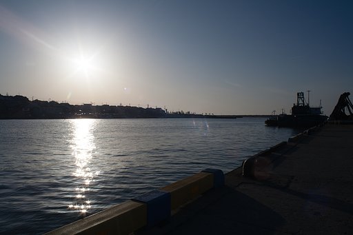 埠頭から賀露の海側を。