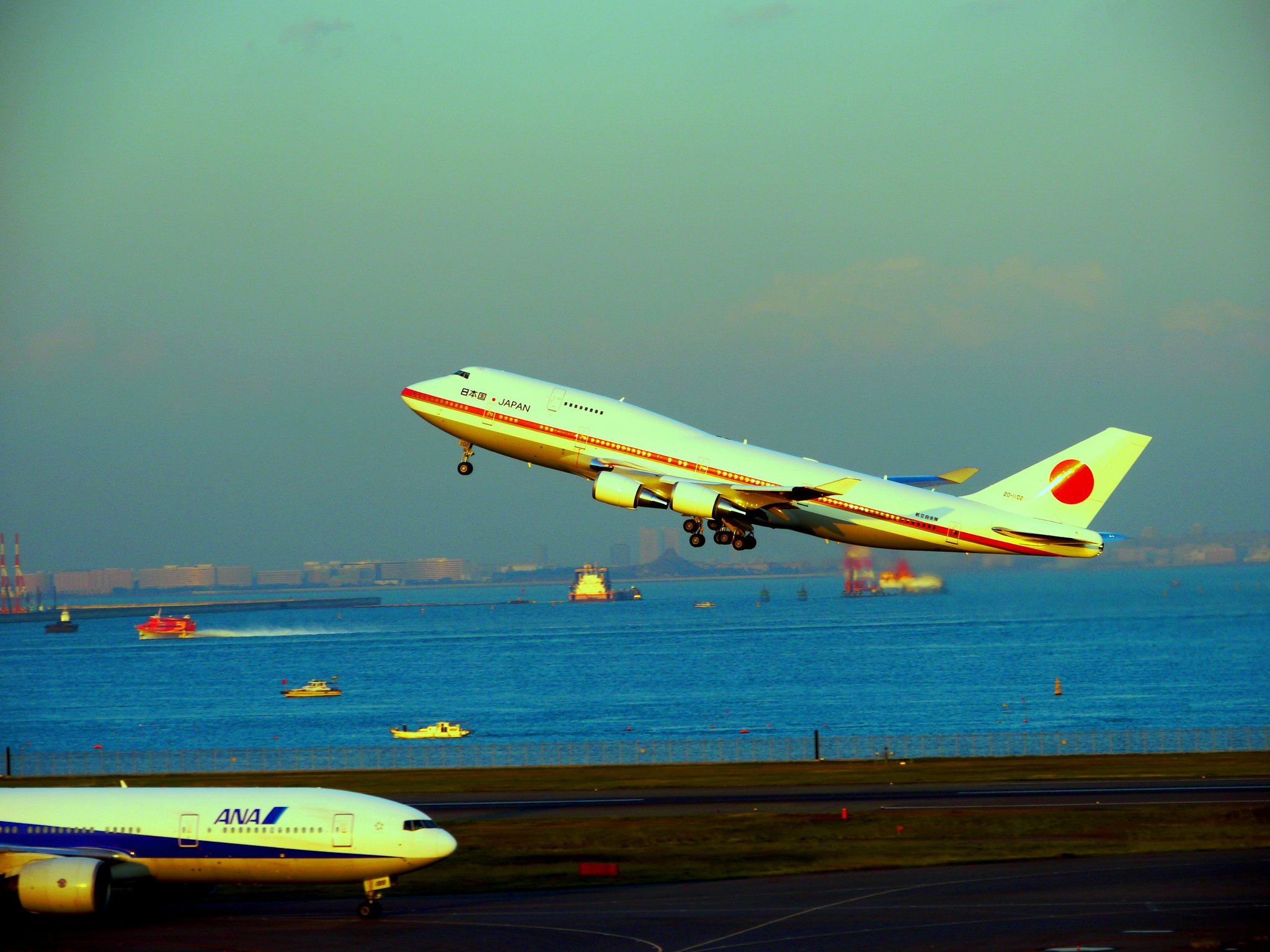 [　ボーイング７４７　]