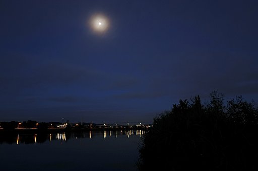 月光の夜明け